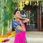 Tejasswi Prakash Instagram - Mere yaar ki shaadi hai ❤️ . . Outfit @manalipural #manash #wedding #gajra