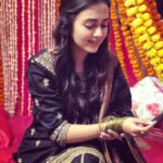 Tejasswi Prakash Instagram – Mehendi ❤️
.
.
Outfit @manalipural 
#bestfriends #wedding #tradition