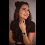 Tejasswi Prakash Instagram – Celebrate this Black Friday with @danielwellington! Buy any watch of your choice and get a free accessory. ❤ and don’t forget to also add my 15% discount code ‘DWXTEJASSWI’ while purchasing on the website and DW stores.
 #danielwellington
​#dwindia
📸 @kirz_photography