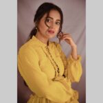 Tejasswi Prakash Instagram - 💛💛 . . 📸 @kirz_photography Outfit @thegarmentdistrictdel Footwear @chinicdesigns_by_chini_chouhan Styled by @saachivj Assisted by @sanzimehta777 @nancyshahh @nehha_o Makeup @rehmansiledar Hair @zulekha333 #sundayfunday