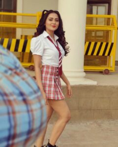 Tejasswi Prakash Instagram - Vacations over...heading back to school 🙈 with @colorstv . . #promo #khatronkekhiladi10 #soon