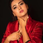 Tejasswi Prakash Instagram – Embrace those things that make you unique…
.
.
📸 @kirz_photography 
Styled by @saachivj 
#paint #it #red