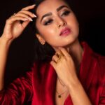 Tejasswi Prakash Instagram - Embrace those things that make you unique... . . 📸 @kirz_photography Styled by @saachivj #paint #it #red