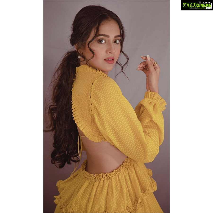 Tejasswi Prakash Instagram - I promise these are the last ones ... . . 📸 @kirz_photography Outfit @thegarmentdistrictdel Footwear @chinicdesigns_by_chini_chouhan Styled by @saachivj Assisted by @sanzimehta777 @nancyshahh @nehha_o Make up @rehmansiledar Hair @zulekha333
