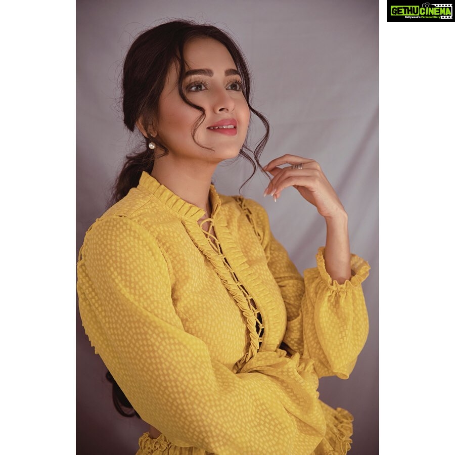 Tejasswi Prakash Instagram - I promise these are the last ones ... . . 📸 @kirz_photography Outfit @thegarmentdistrictdel Footwear @chinicdesigns_by_chini_chouhan Styled by @saachivj Assisted by @sanzimehta777 @nancyshahh @nehha_o Make up @rehmansiledar Hair @zulekha333