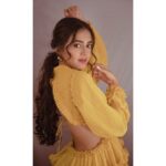 Tejasswi Prakash Instagram - 💛💛 . . 📸 @kirz_photography Outfit @thegarmentdistrictdel Footwear @chinicdesigns_by_chini_chouhan Styled by @saachivj Assisted by @sanzimehta777 @nancyshahh @nehha_o Makeup @rehmansiledar Hair @zulekha333 #sundayfunday