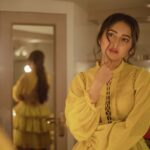 Tejasswi Prakash Instagram - Mirror mirror on the wall.....you know the drill ✌️ . . 📸 @kirz_photography Outfit @thegarmentdistrictdel Footwear @chinicdesigns_by_chini_chouhan Styled by @saachivj Assisted by @sanzimehta777 @nancyshahh @nehha_o Hair @zulekha333 Make up @rehmansiledar