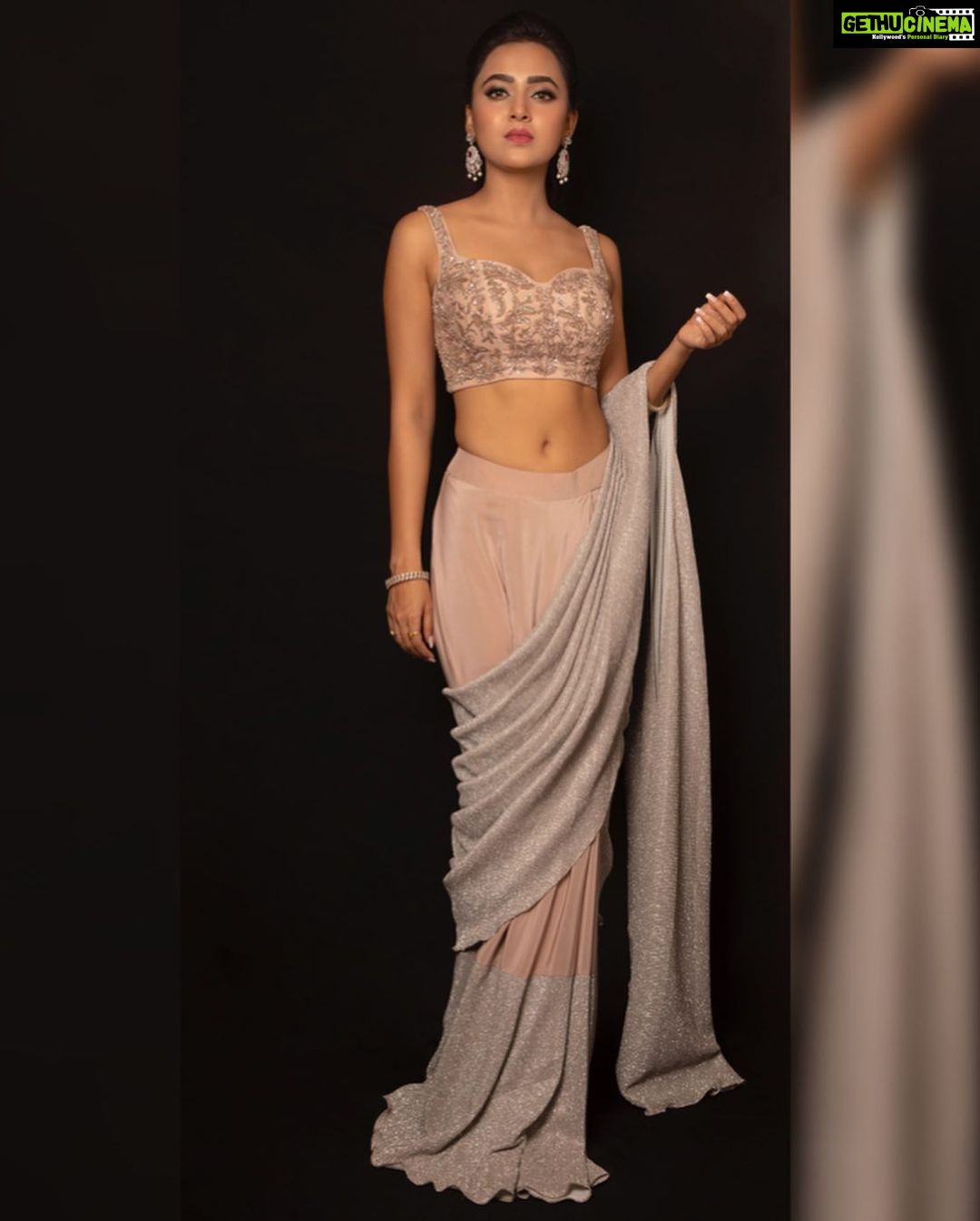 Tejasswi Prakash Instagram - Drape up... . . Outfit @kalkifashion 📸 @kirz_photography #saree #indian #culture