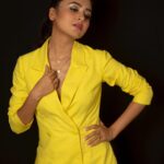 Tejasswi Prakash Instagram - All set neon . 📸 @kirz_photography Outfit @nayantaraa Footwear @intoto.in Styled by @saachivj Assisted by @sanzimehta777 . #shirtdress #allset #contrast