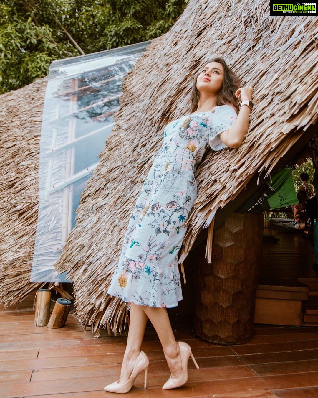 Tejasswi Prakash Instagram - Hey there sunlight 🌞 . . #fitnessandfashiononmypassport #veromodawomen #veromodatraveldiaries @veromodaindia @easemytrip THREE Monkey