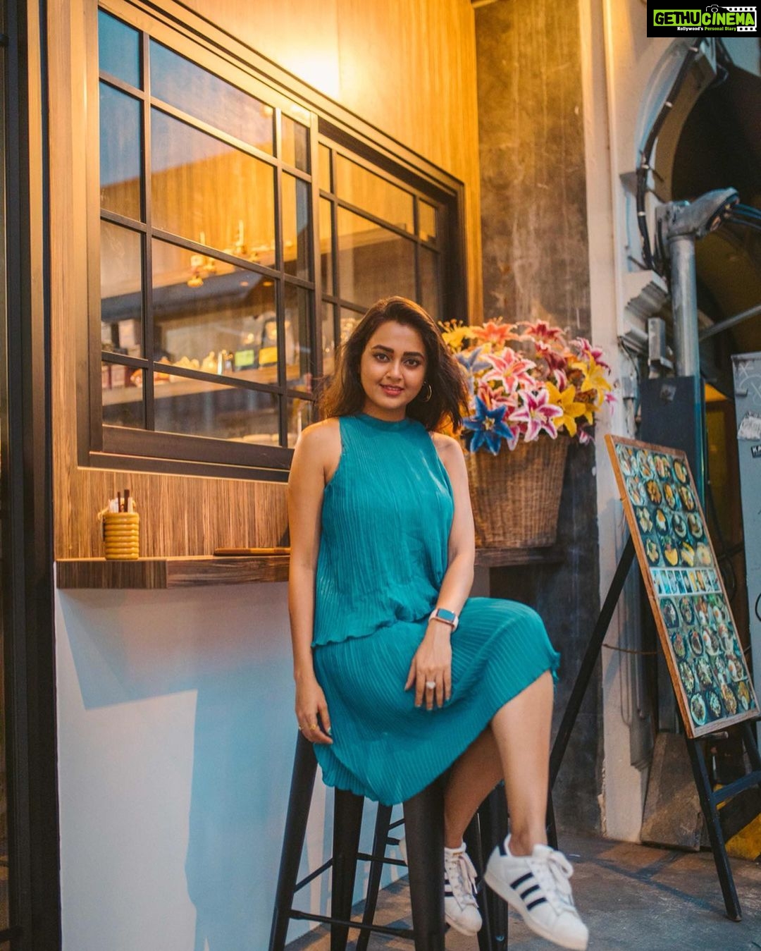 Tejasswi Prakash Instagram - Sometimes you find yourself in the middle of nowhere... And sometimes in the middle of nowhere you find yourself... . . #fitnessandfashiononmypassport #veromodatraveldiaries #veromodawomen @veromodaindia Phuket Old Town ย่านเมืองเก่าภูเก็ต