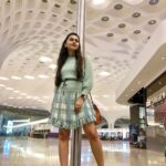 Tejasswi Prakash Instagram - Always on the go✌️with my travel partner @easemytrip . . #fitnessandfashiononmypassport #VeroModaTravelDiaries #veromodawoman Terminal 2 Chatrapati Shivaji Terminal Mumbai