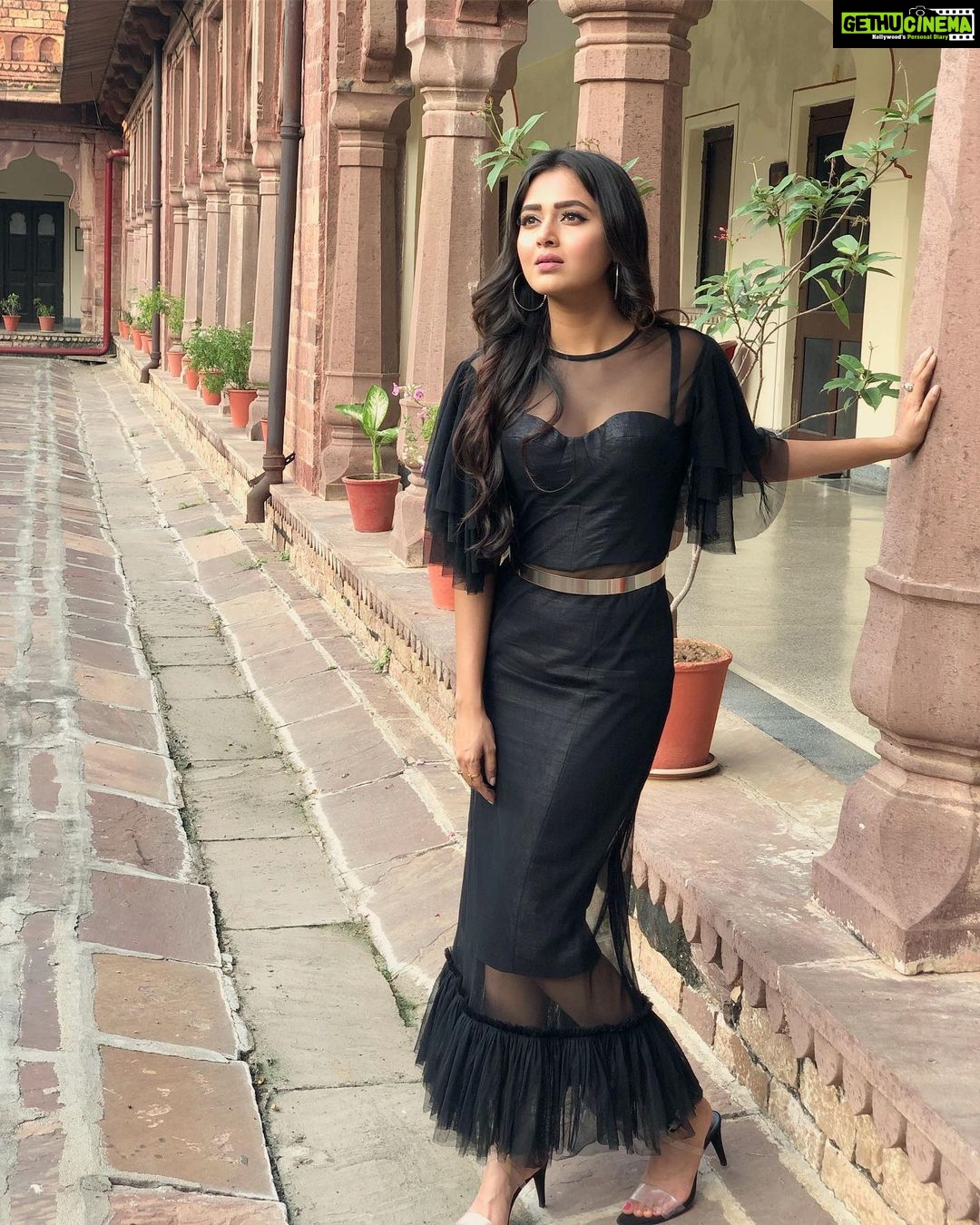 Tejasswi Prakash Instagram - Work to become not to acquire . . Outfit - @shreeyasomaiyalabel Heels @zara Styled by @saachivj Assisted by @nancyshahh @sanzimehta777 Umed Bhawan Palace