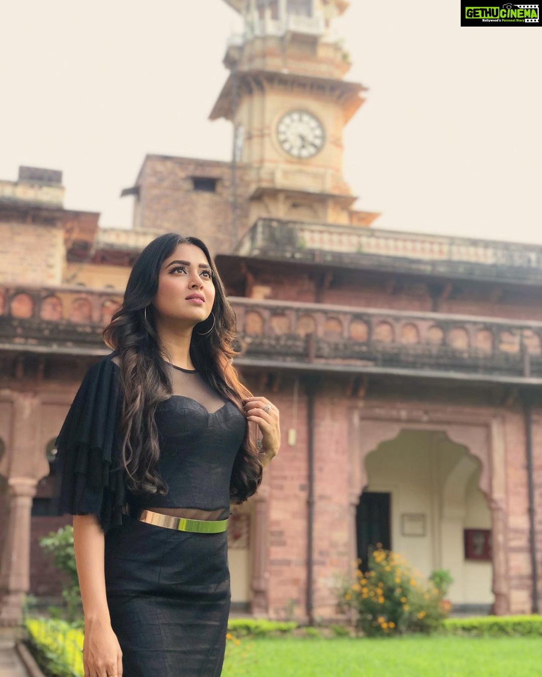 Tejasswi Prakash Instagram - Work to become not to acquire . . Outfit - @shreeyasomaiyalabel Heels @zara Styled by @saachivj Assisted by @nancyshahh @sanzimehta777 Umed Bhawan Palace