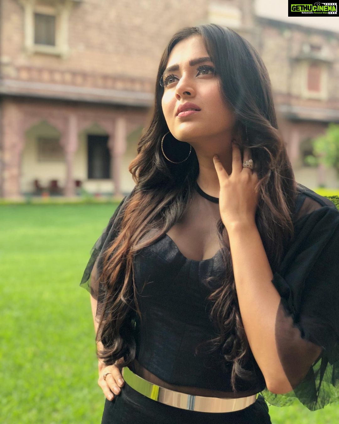 Tejasswi Prakash Instagram - Work to become not to acquire . . Outfit - @shreeyasomaiyalabel Heels @zara Styled by @saachivj Assisted by @nancyshahh @sanzimehta777 . . #black #love #hope Umed Bhawan Palace