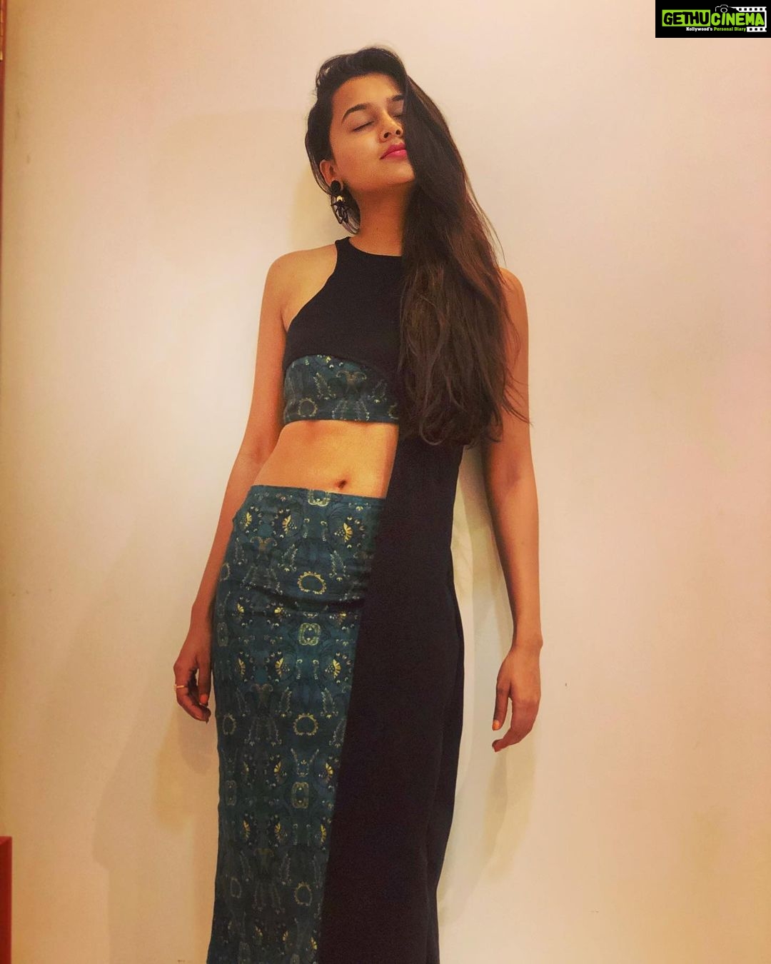 Tejasswi Prakash Instagram - #nocaptionneeded . . Styling @stylebysujatasetiya Assissted by @avani_chouksey @_kanupriya_garg @rajulpitliya Outfit @livafashionin Jewellery @officialesar . #post #good #time