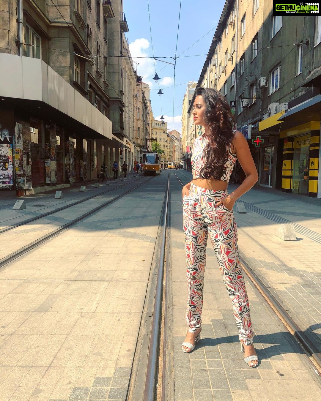 Tejasswi Prakash Instagram - Still round the corner... There may wait, a new road... Or a secret gate... . . Styling @stylebysujatasetiya Assissted by @avani_chouksey @soniajaiswall @manigosain8 Outfit @gaarah_official Footwear @thetrendytoes Jewellary@bellofox . . #waiting #train #nextstop Vitosha