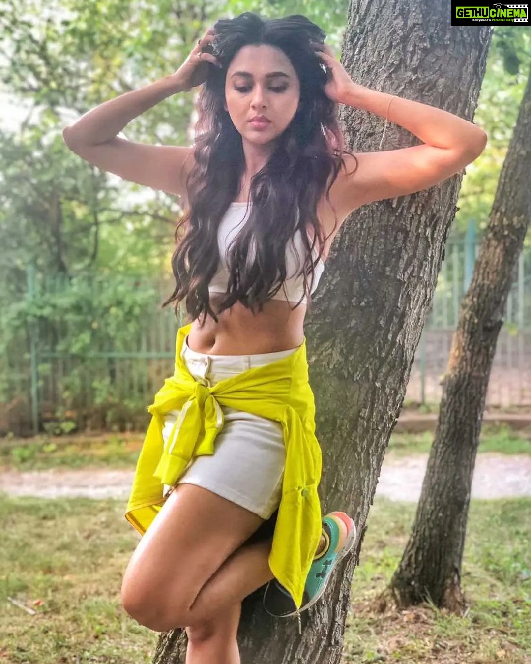 Tejasswi Prakash Instagram - I got 99 bobbypins and can’t find one🙈 . . . #sunkissed #coexist #love Sofia, Bulgaria