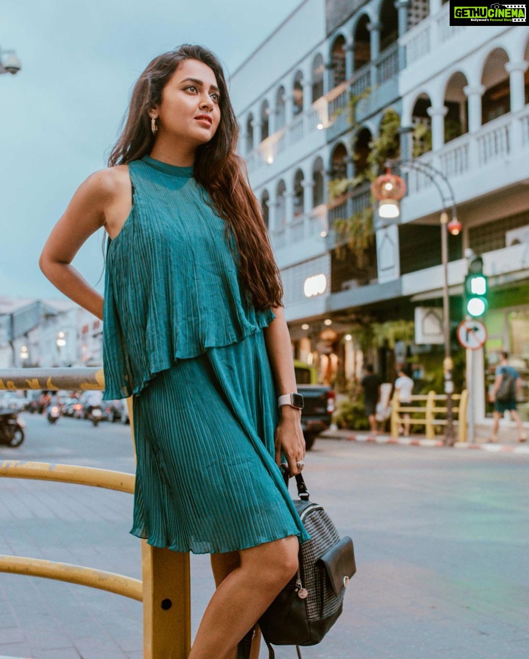 Tejasswi Prakash Instagram - Sometimes you find yourself in the middle of nowhere... And sometimes in the middle of nowhere you find yourself... . . #fitnessandfashiononmypassport #veromodatraveldiaries #veromodawomen @veromodaindia Phuket Old Town ย่านเมืองเก่าภูเก็ต