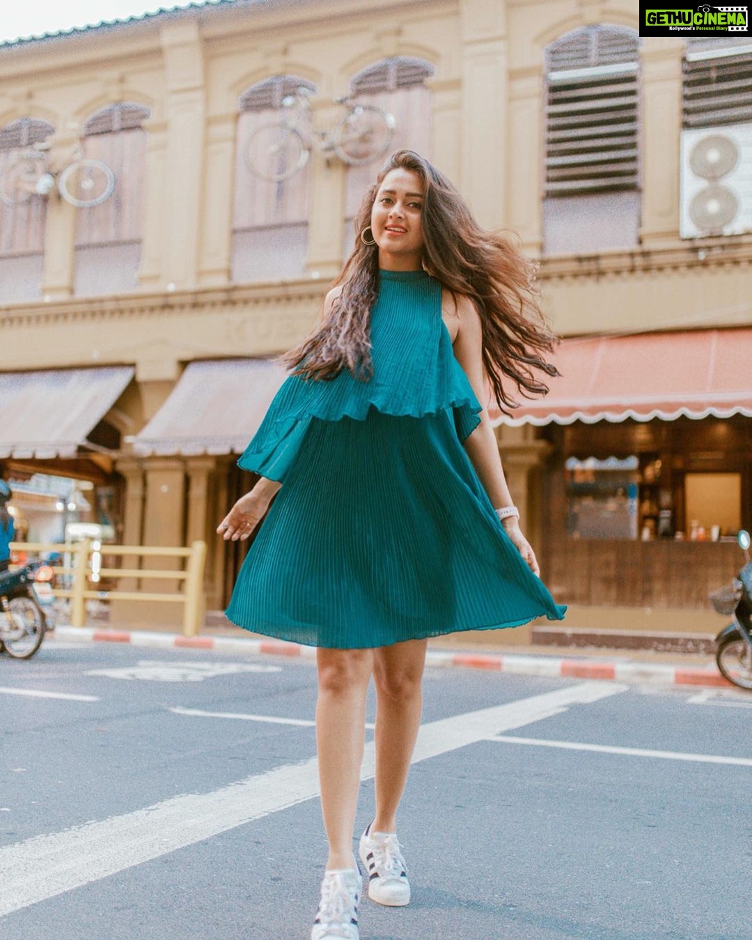 Tejasswi Prakash Instagram - Sometimes you find yourself in the middle of nowhere... And sometimes in the middle of nowhere you find yourself... . . #fitnessandfashiononmypassport #veromodatraveldiaries #veromodawomen @veromodaindia Phuket Old Town ย่านเมืองเก่าภูเก็ต
