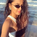 Tejasswi Prakash Instagram - The struggles of long hair on a windy day 🙈 . . Styling @stylebysujatasetiya Assissted by @avani_chouksey @rajulpitliya Outfit @selectandyou Jewellery @shayagrams . . #theblackbeach #sozopol #solotravel Burgas, Bulgaria
