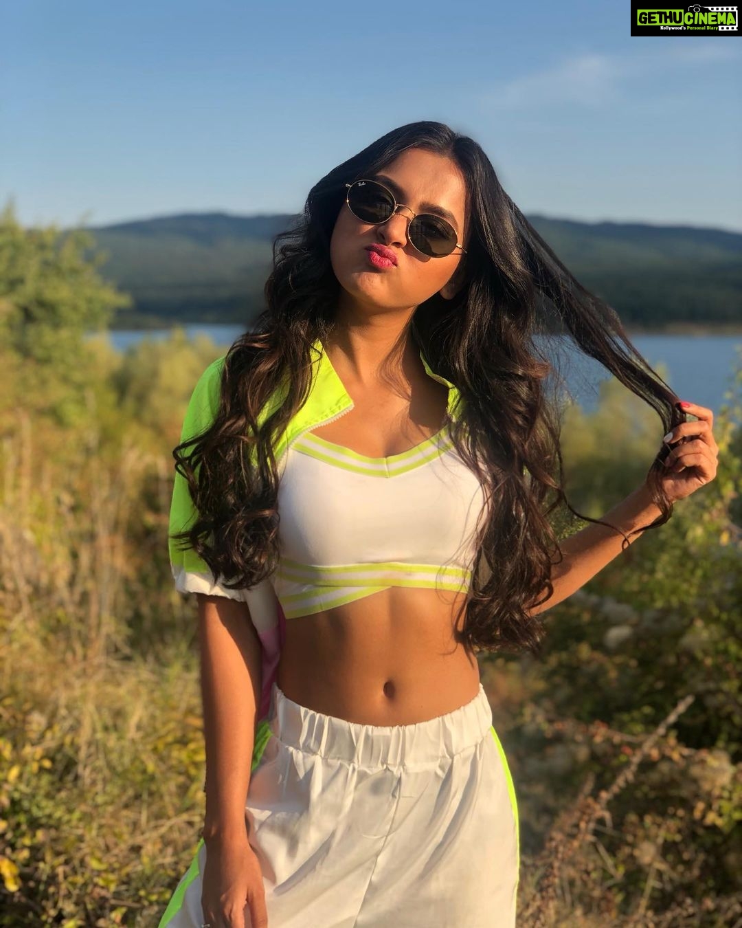 Tejasswi Prakash Instagram - #peace #and #pout ✌️ . . Outfit @shein_in Styled by @saachivj Team @vanita_pari @sanzimehta777 @nancyshahh Sofia Province
