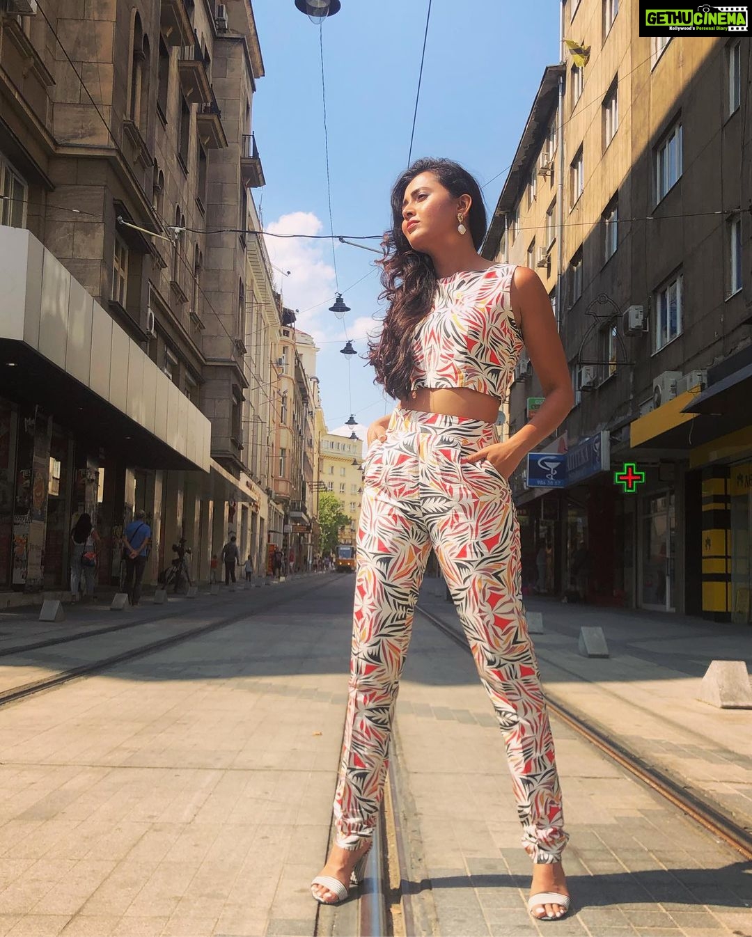 Tejasswi Prakash Instagram - Still round the corner... There may wait, a new road... Or a secret gate... . . Styling @stylebysujatasetiya Assissted by @avani_chouksey @soniajaiswall @manigosain8 Outfit @gaarah_official Footwear @thetrendytoes Jewellary@bellofox . . #waiting #train #nextstop Vitosha