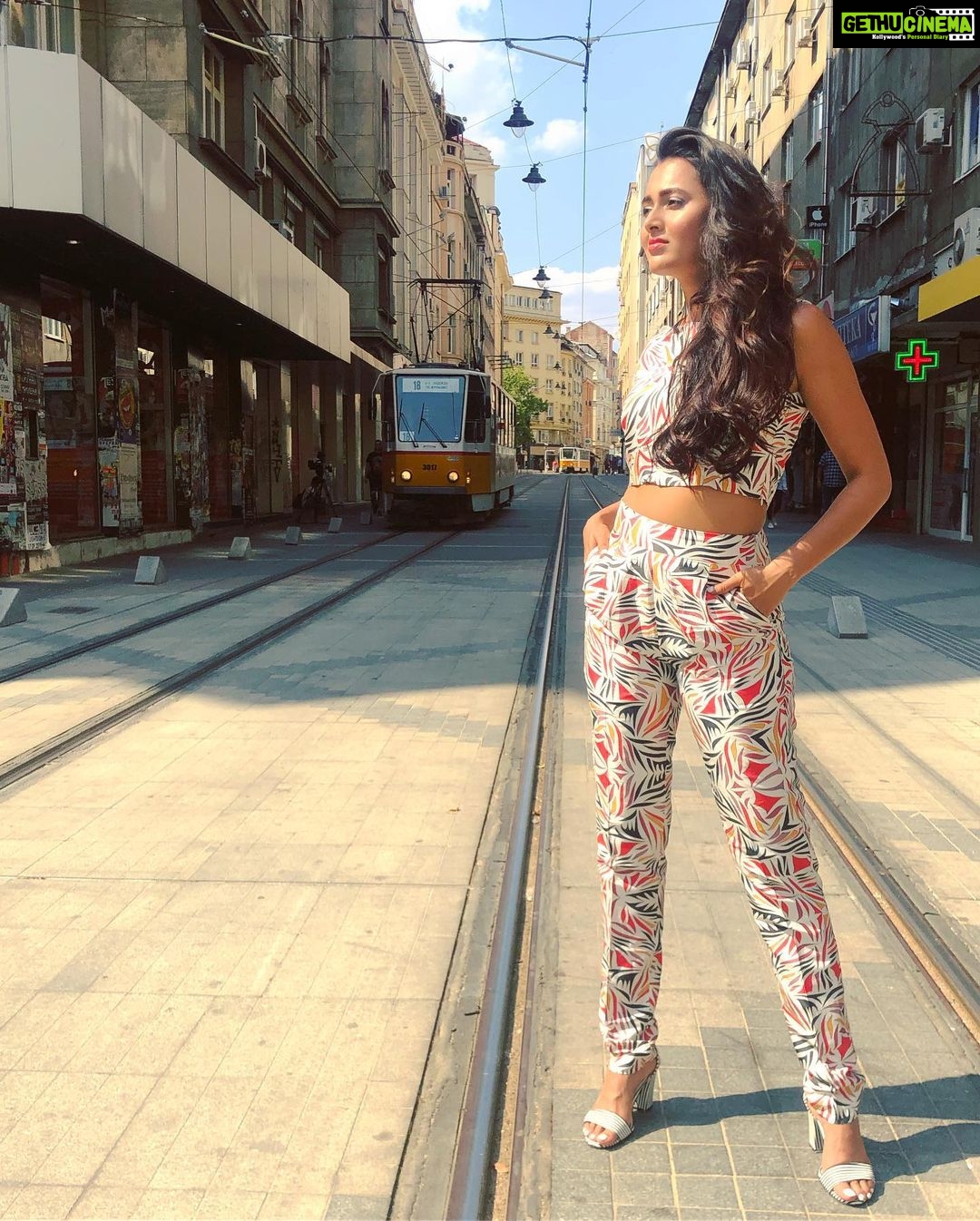 Tejasswi Prakash Instagram - Still round the corner... There may wait, a new road... Or a secret gate... . . Styling @stylebysujatasetiya Assissted by @avani_chouksey @soniajaiswall @manigosain8 Outfit @gaarah_official Footwear @thetrendytoes Jewellary@bellofox . . #waiting #train #nextstop Vitosha