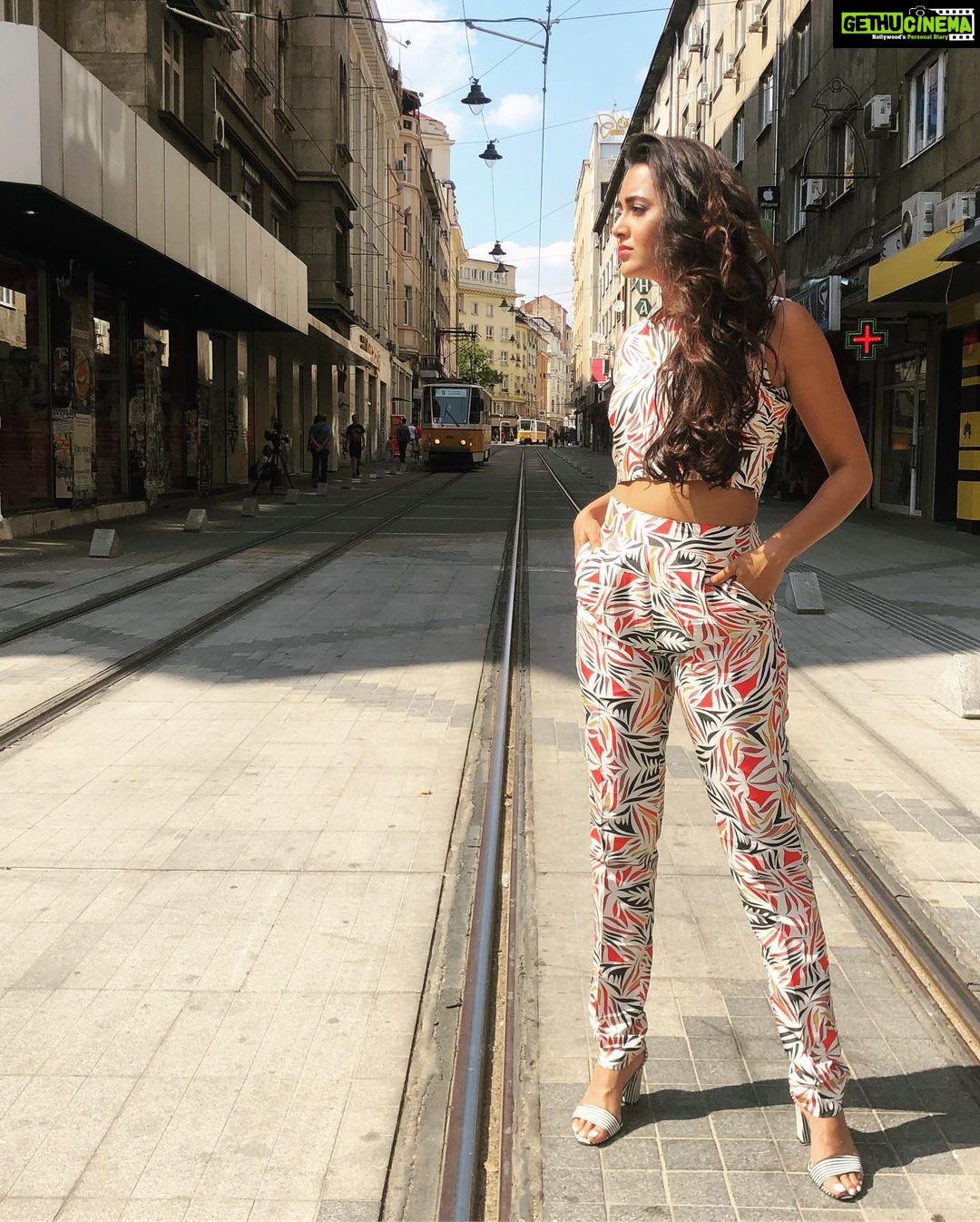 Tejasswi Prakash Instagram - Still round the corner... There may wait, a new road... Or a secret gate... . . Styling @stylebysujatasetiya Assissted by @avani_chouksey @soniajaiswall @manigosain8 Outfit @gaarah_official Footwear @thetrendytoes Jewellary@bellofox . . #waiting #train #nextstop Vitosha