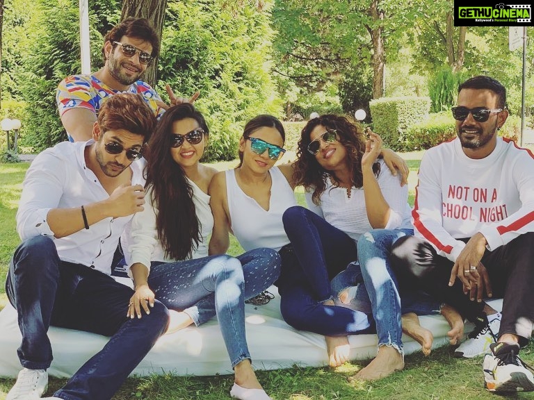 Tejasswi Prakash Instagram - Best people evaaaa❤️❤️❤️ . . #transitions #laughter #peace Sofia, Bulgaria