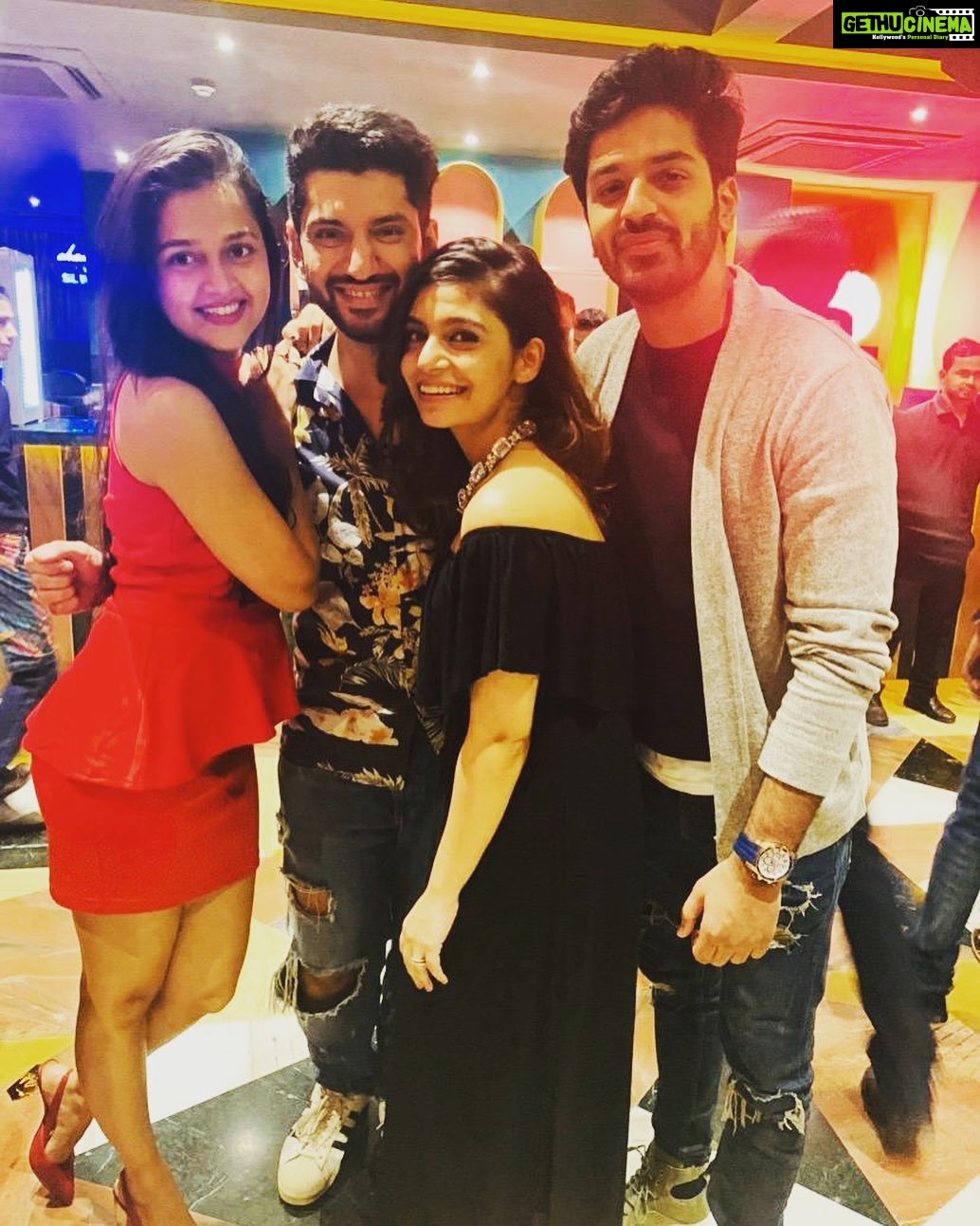 Tejasswi Prakash Instagram - Happy birthday @kunaljaisingh ππ»ππ» Thank you for all the fun @bharati_k youβre the sweetest πππ . . #silsilabadalterishtonka2 #birthday #friends C'Est La Vie