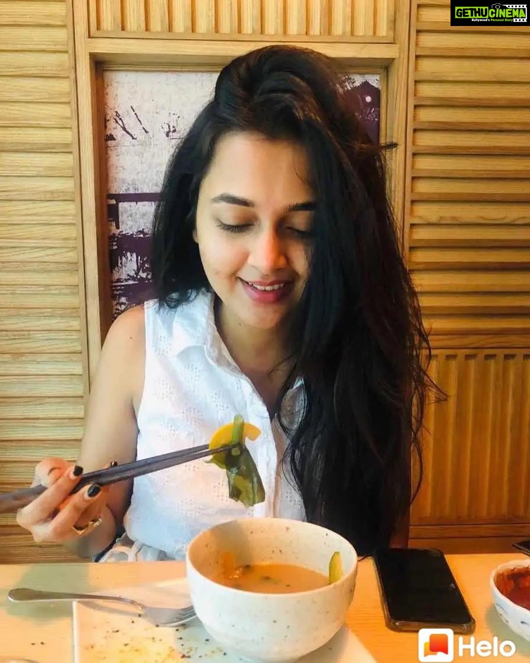 Tejasswi Prakash Instagram - Chopsticks are one of the reasons the Chinese never invented custard... . PC- @vajanianeri . #food #chopsticks #letmeeat Kofuku Japanese