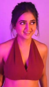 Tejasswi Prakash Instagram - All they'd do is Watch you... Grow! . . 🧣: @natashaabothra 🤝: @simstyles20 👗: @labelvirgoism Hair: @manali_sawant . . #feelkaroreelkaro #feelitreelit #reels #reelsinstagram #tejasswiprakash