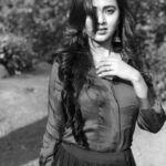 Tejasswi Prakash Instagram - And I go back to black . . #work #silsilabadalterishtonka2 #peace