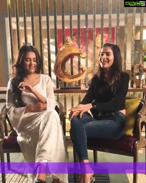 Tejasswi Prakash Instagram - All #SilsilaOnVoot fans: while you’re all waiting for a new episode (coming on Monday!), watch two episodes of #FeetUpWithTheStars on @voot aur batao kaunsa episode best tha! @adityaroykapur @siddhantchaturvedi