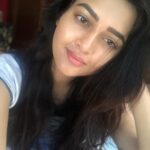 Tejasswi Prakash Instagram – What happens when you sleep all 8 hours
.
.
#nofilter #dayoff #lazysaturday