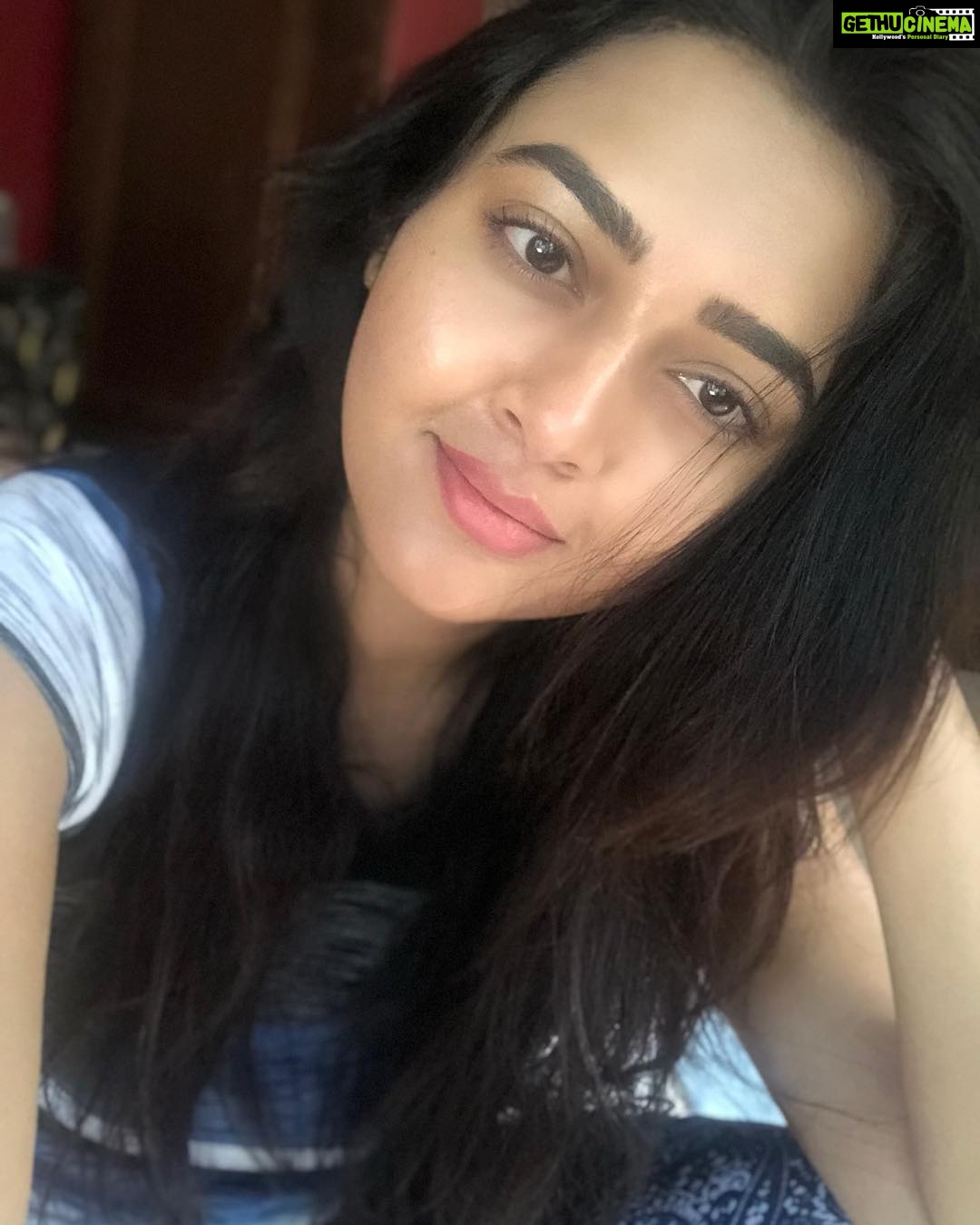 Tejasswi Prakash Instagram - What happens when you sleep all 8 hours . . #nofilter #dayoff #lazysaturday