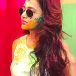 Tejasswi Prakash Instagram - Beginnings are usually scary and endings are usually sad...but it’s everything in between that makes it all worth living... Abiding by the rules and colours of bob Marley... #throwback #colours #holi Pc- @sreejita_de Nesco Company