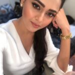 Tejasswi Prakash Instagram – Dreams donβt work unless you do.
.
.
#makeuproom #work #nofilter