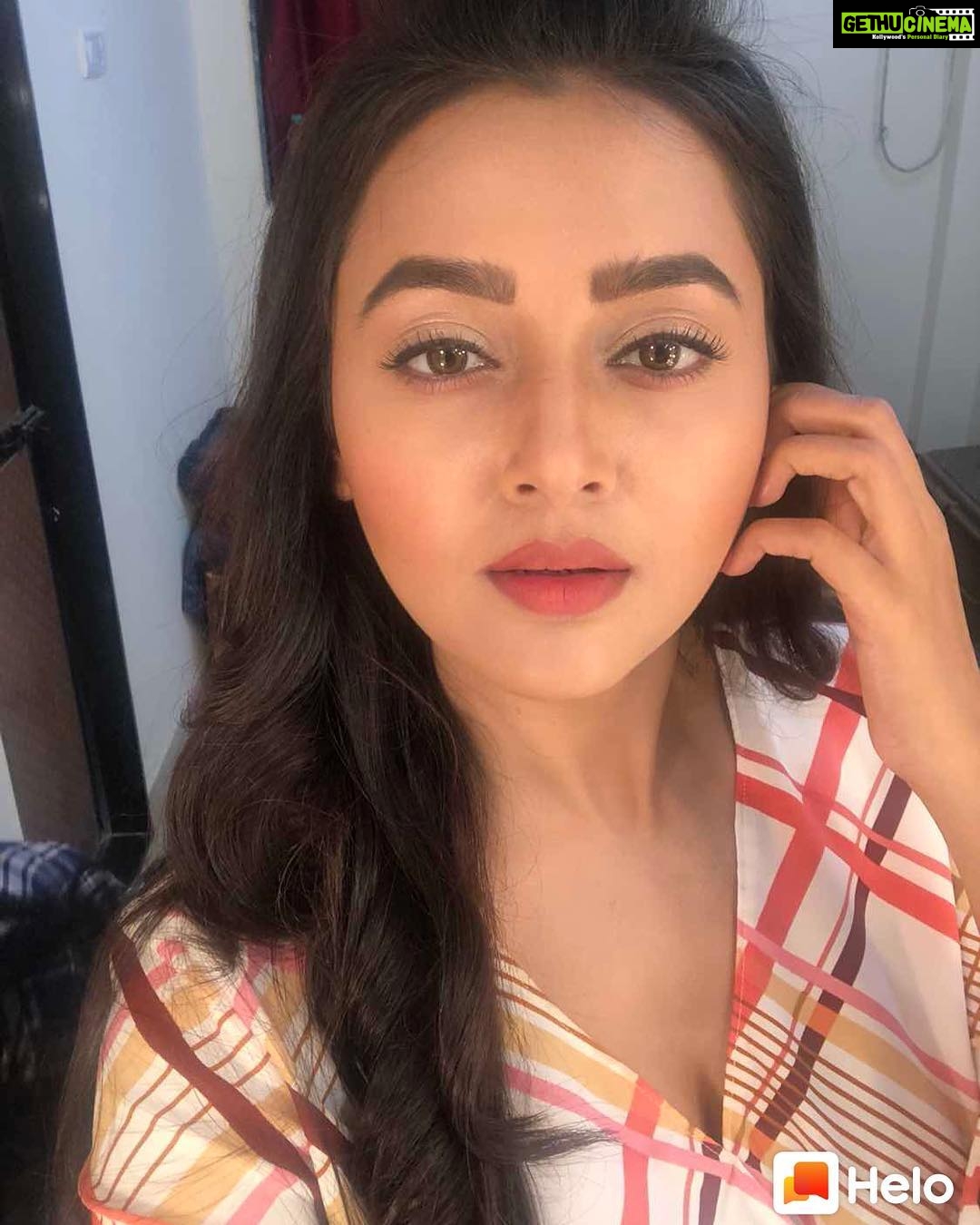 Tejasswi Prakash Instagram - Ready TAKE . . #makeuproomselfie #workmode