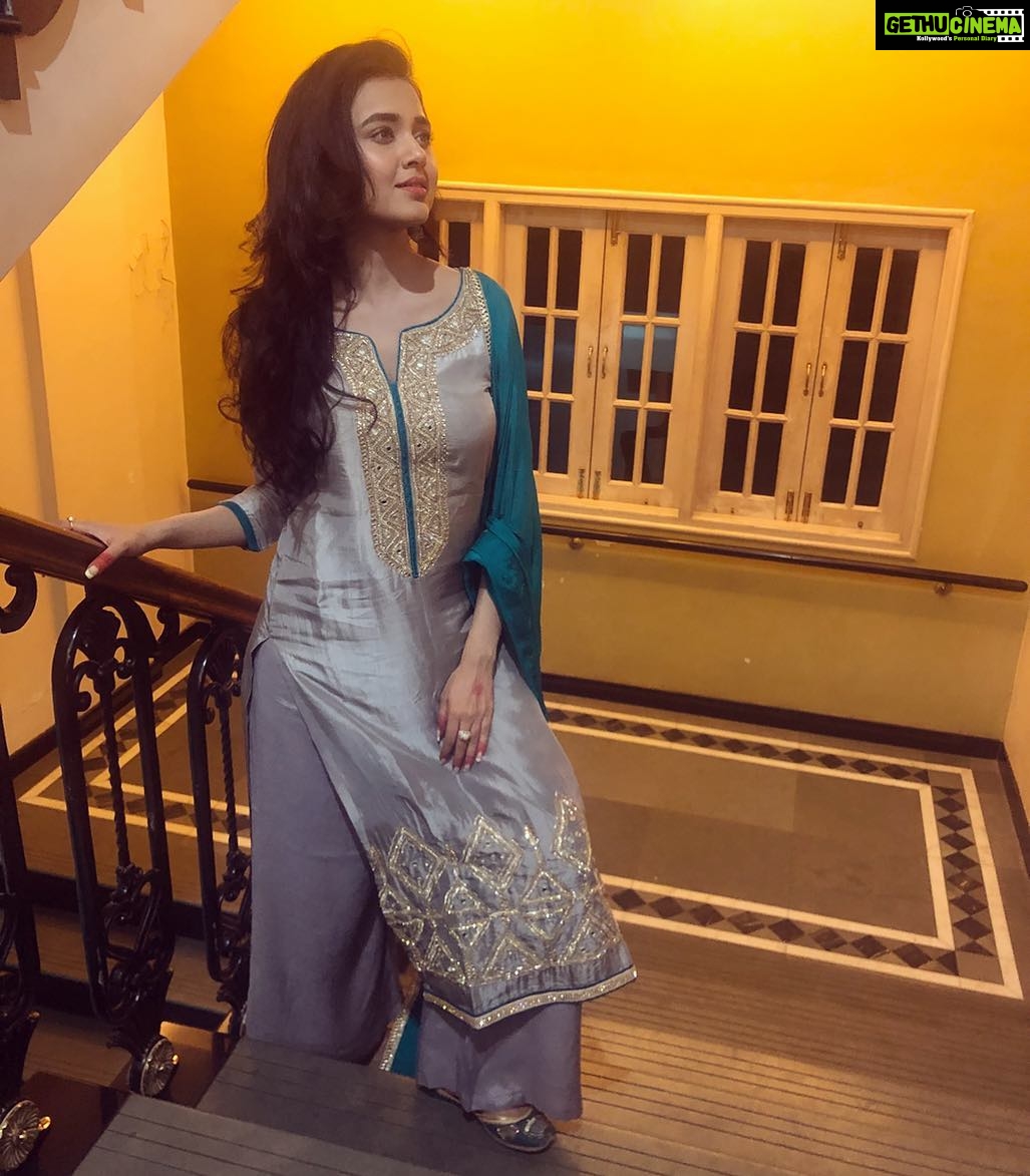 Tejasswi Prakash Instagram - A picture speaks a thousand words... . But this one doesn’t say much 🤣🤣🤣 #whenyourunoutofcaptions