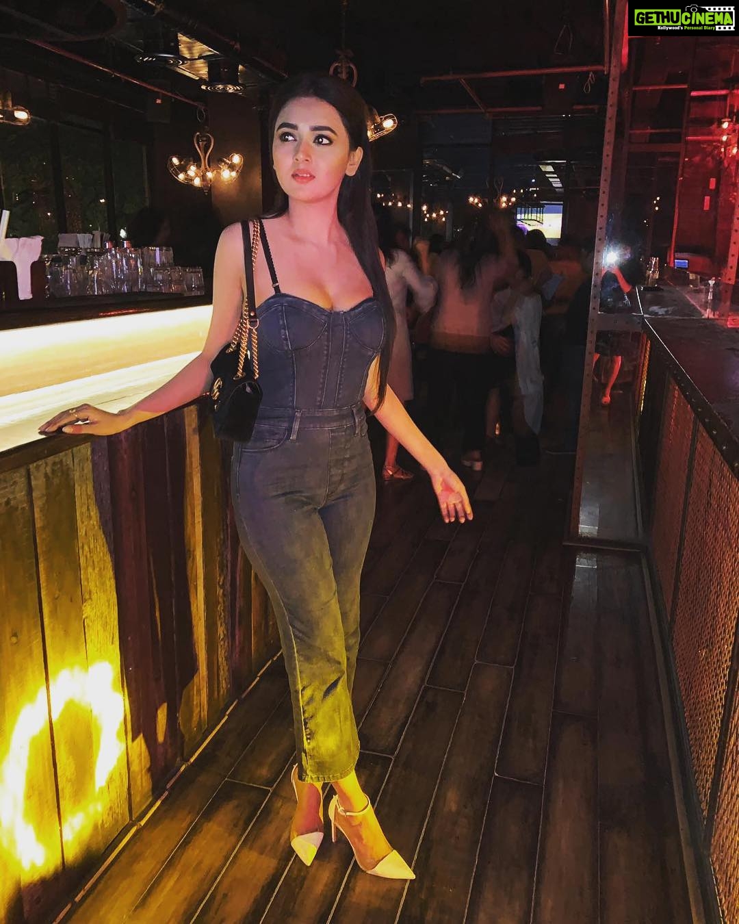 Tejasswi Prakash Instagram - Merry merry 🎄 . . PC- @sharyumahale Lord Of The Drinks Andheri