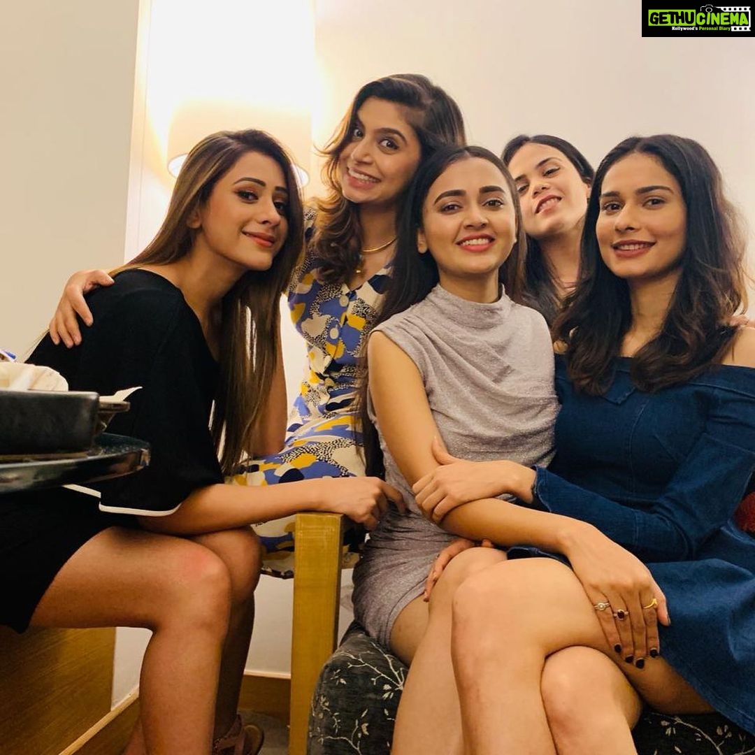 Tejasswi Prakash Instagram - One with the girls ❤️❤️❤️ . . . #birthday #girls #blessed