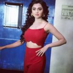 Tejasswi Prakash Instagram – State of mind – 🔴
.
.
Styled by @hemlataa9
Assisted by @thatstylebug
Outfit by @zwaan.official @creolifestyle
Earing by @bellofox
Footwear @charlesandkeith
#food #red #kitchenchampion