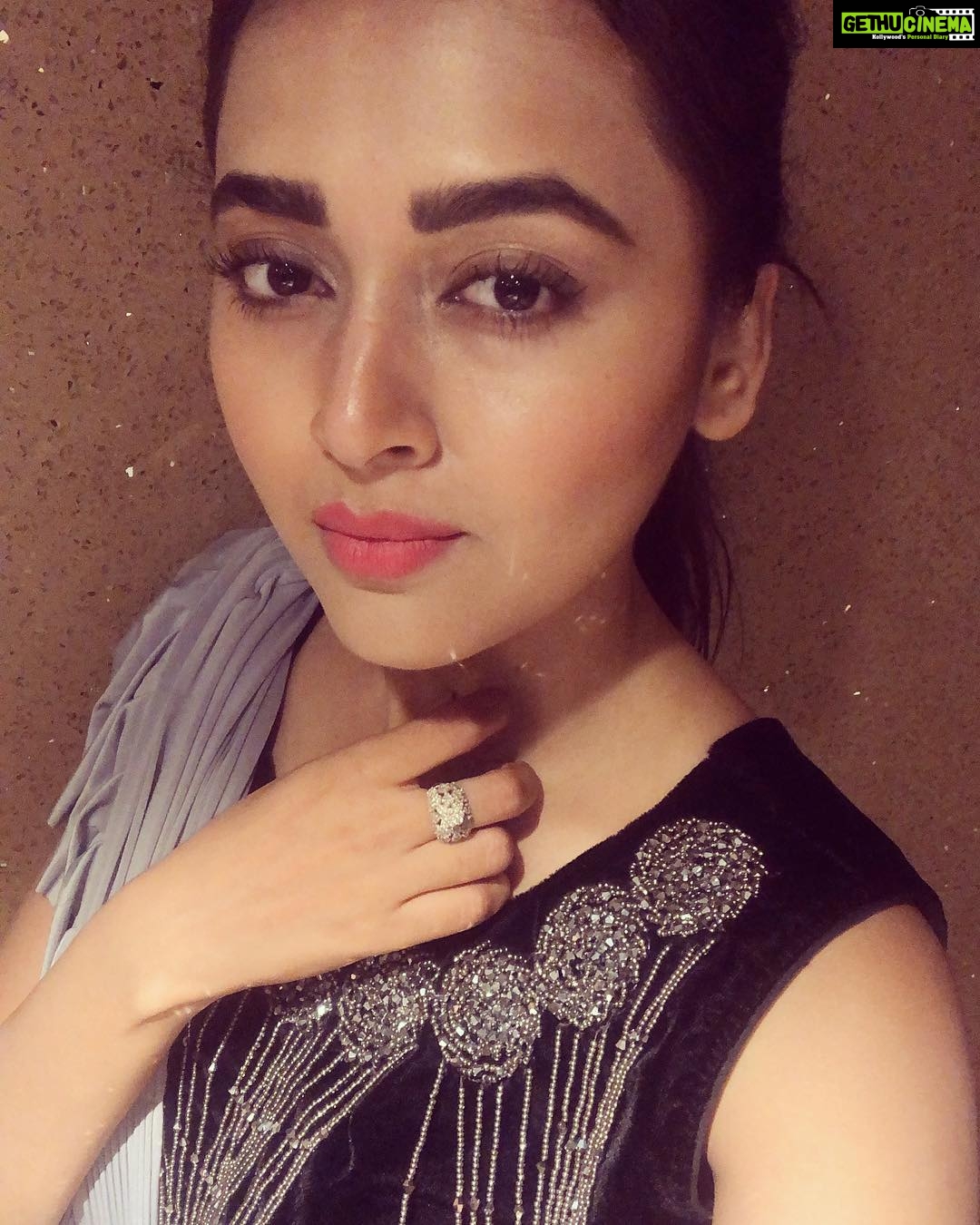 Tejasswi Prakash Instagram - Trusting the magic of new beginnings . . #newbeginnings #newjob #forme #tanil Saree- @rajgharana.rg Styled by- @styledbyamit Kolhapur