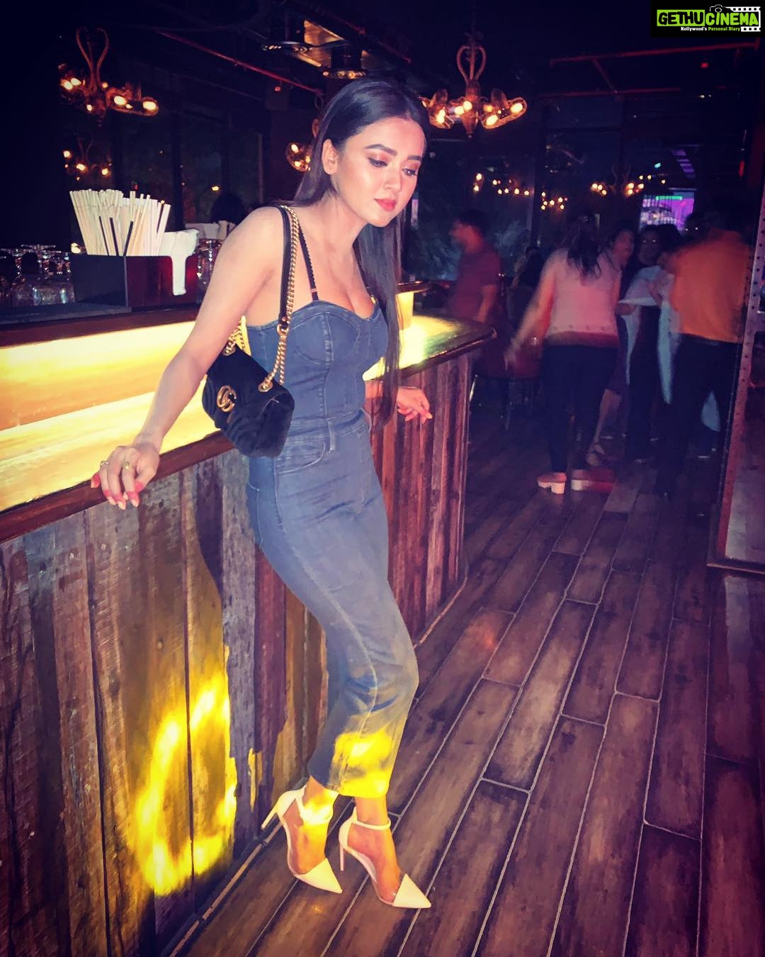 Tejasswi Prakash Instagram - Merry merry 🎄 . . PC- @sharyumahale Lord Of The Drinks Andheri