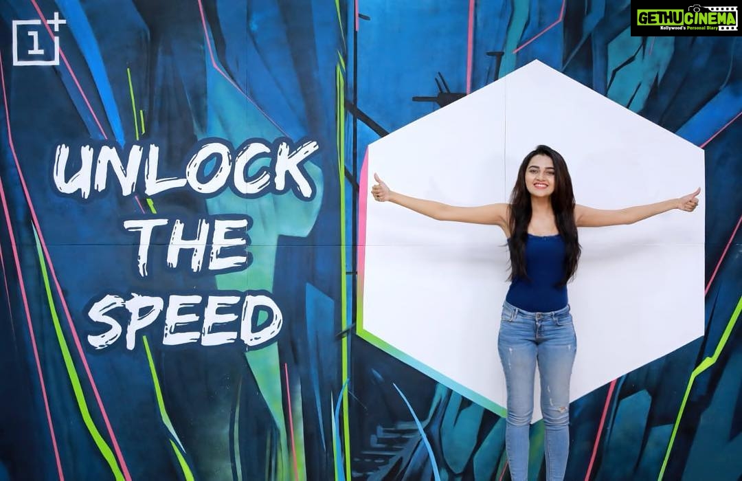 Tejasswi Prakash Instagram - Say hello to the #OnePlus6T that launches today! I can tell you that this smartphone is truly magical! Stand a chance to win this stunning new smartphone, go follow @oneplus_india to be eligible. #UnlockTheSpeed