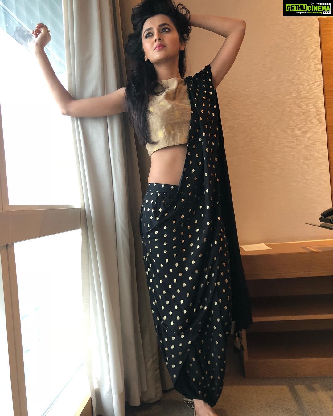 Tejasswi Prakash Instagram - Launch . . .#newbeginnings #starplus #karnsangini The Westin Mumbai Garden City