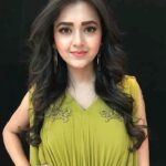 Tejasswi Prakash Instagram - I recently colored my hair a rich burgundy thanks to #GarnierColorNaturals. I love how my hairstyles look even better after the hair color 😍 I am all ready to flaunt my hair this wedding season, what about you? @garnierindia 📷: @mohitvaru Hair and makeup by @ladyatplay_bytarsha #haircolour #garniercolornaturals #garnierindia #gonew #goburgundy