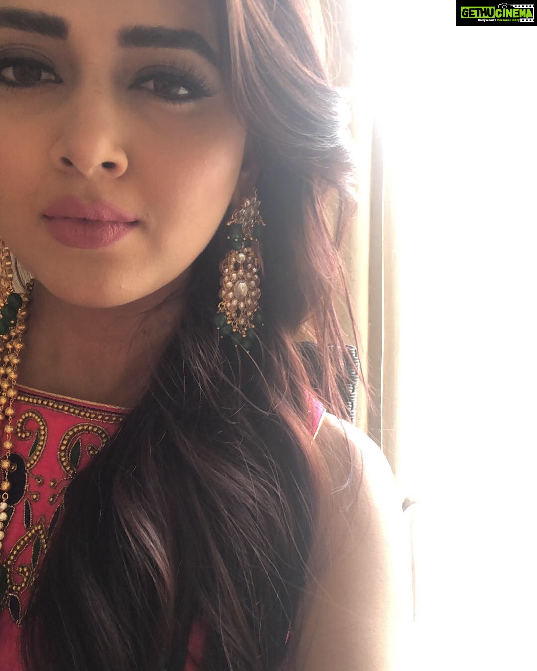 Tejasswi Prakash Instagram - Be loyal to the royal within you . . #foodforthought #nofilterneeded Jaipur - pink city rajasthan, india